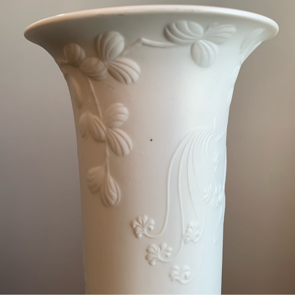 Kaiser Vase White Bisque Peacock Birds Flowers Made Germany Vintage 467/27 Tall - Picture 11 of 12
